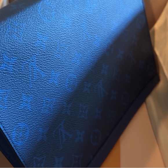 Louis Vuitton pouch - Picture 2 of 4
